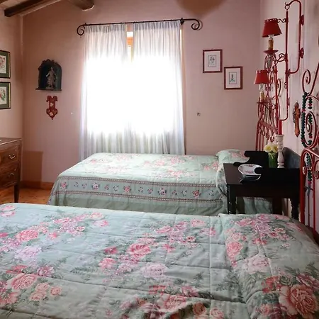 Hostal De 12, Emma Villa Todi
