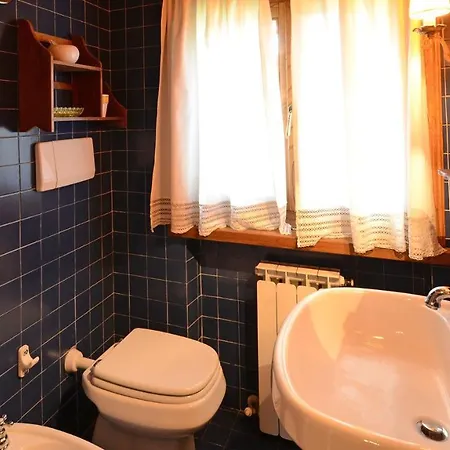 Villa Hostal De 12, Emma *