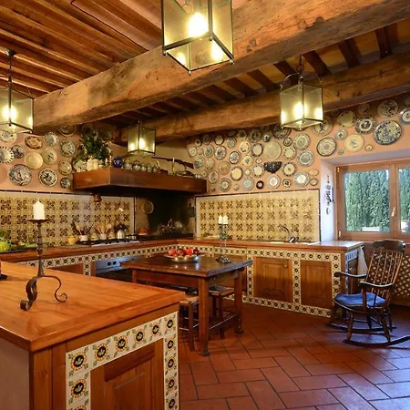 Hostal De 12, Emma * Todi