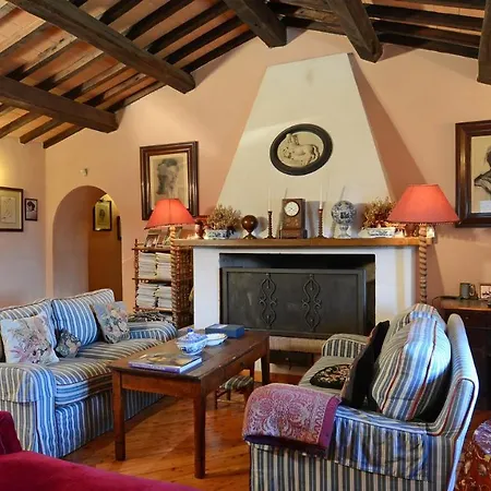 Villa Hostal De 12, Emma Todi