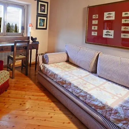 Hostal De 12, Emma Villa *