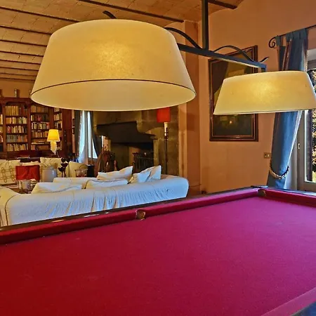 Villa Hostal De 12, Emma