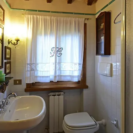 Hostal De 12, Emma Villa Todi