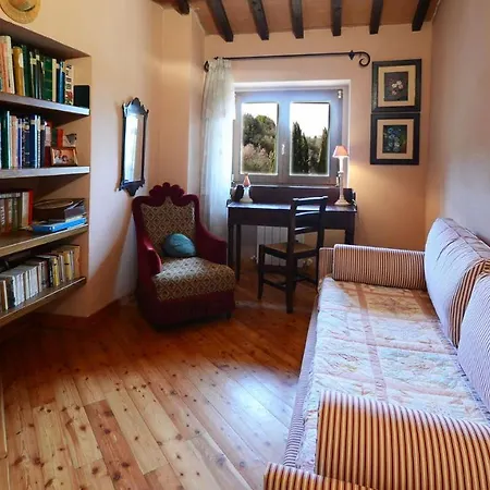 Villa Hostal De 12, Emma Todi