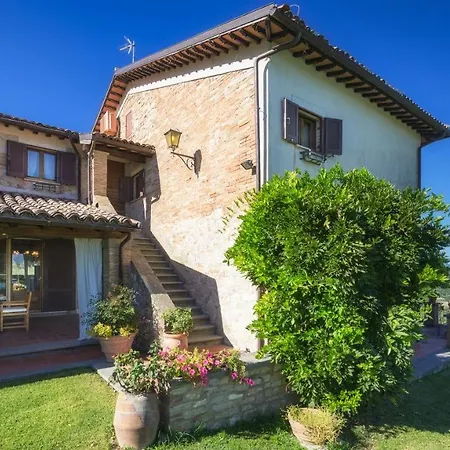 Hostal De 12, Emma Todi