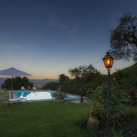 Villa Hostal De 12, Emma Todi