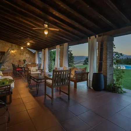 Hostal De 12, Emma Villa *